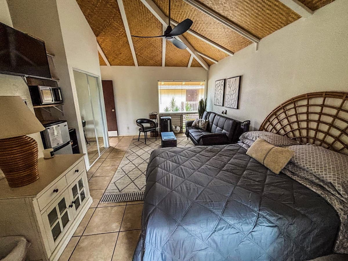 Charming N Shore Studio | Lanai | Pool & Hot Tub - Photo 2