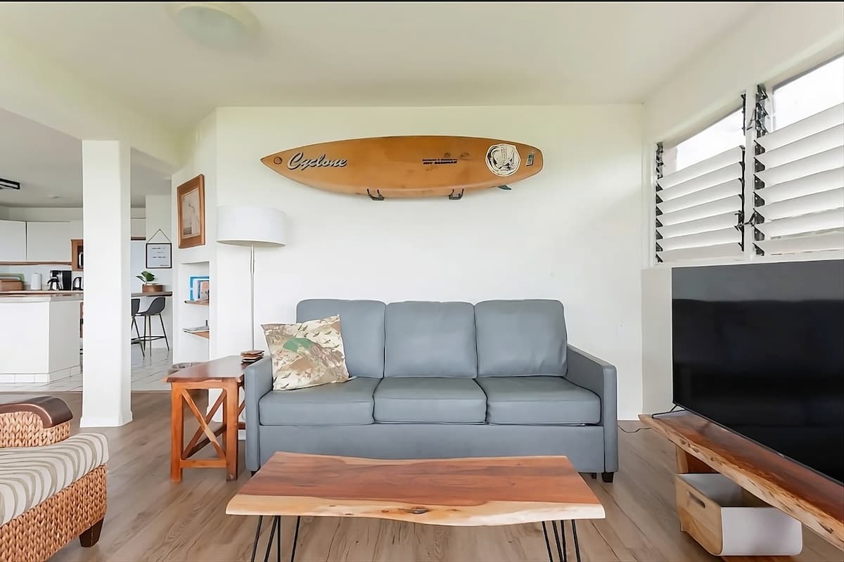 Home in Hilo · ★5.0 · 3 bedrooms · 7 beds · 3 private baths - Photo 5