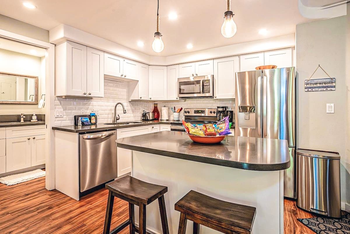 Condo in Kihei · ★5.0 · 1 bedroom · 2 beds · 1 private bath - Photo 4