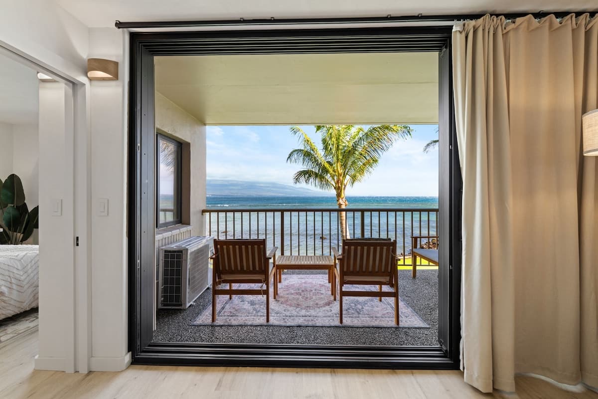 Condo in Wailuku · ★5.0 · 2 bedrooms · 3 beds · 2 private baths - Photo 5
