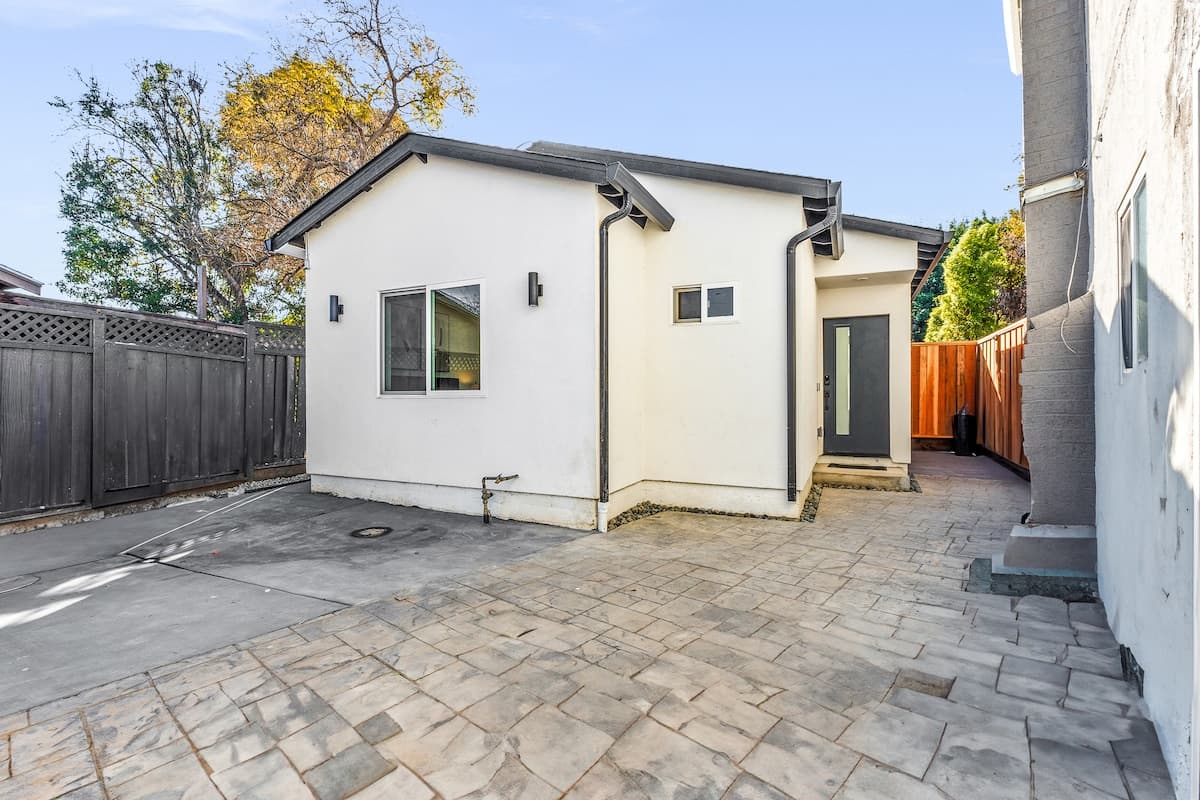 New 2024 ADU, Private Entry, Near Freeways - Photo 4