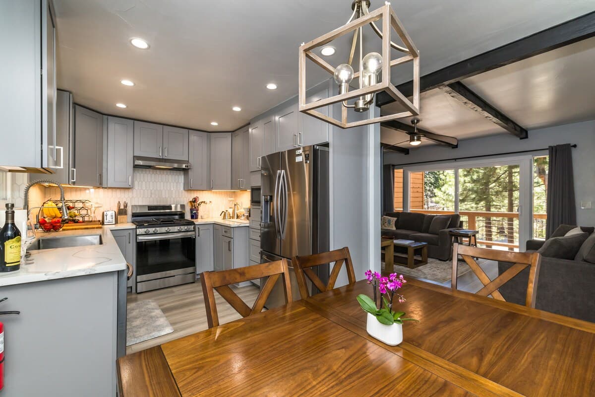 Townhouse in Incline Village · ★4.91 · 2 bedrooms · 3 beds · 2 private baths - Photo 3