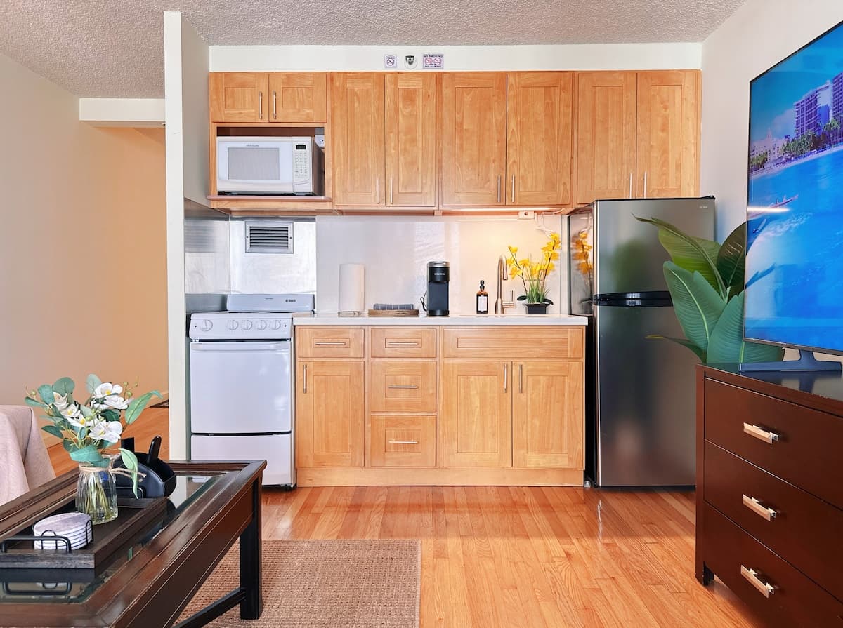Tropical Escape in Waikiki with Free Parking - Photo 4
