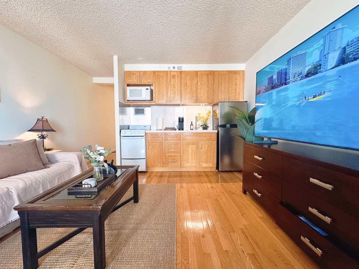 Tropical Escape in Waikiki with Free Parking - Photo 2