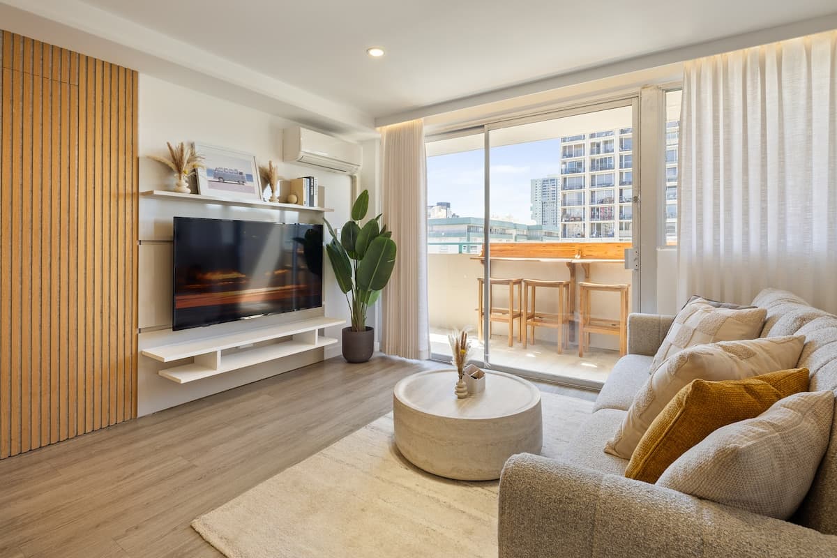 Waikiki Luxury Penthouse Oasis - Photo 1