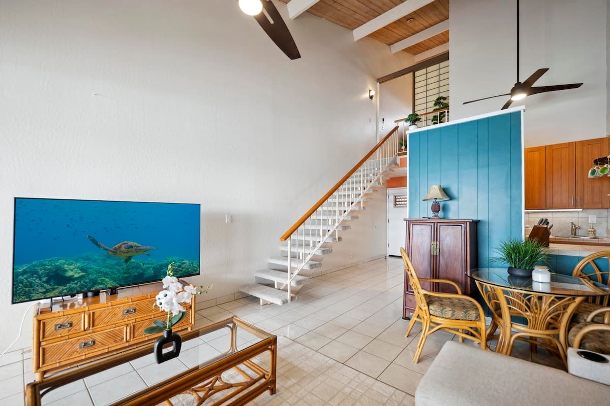 Oceanfront Maui Condo-Walk to Beach, Shops, Cafés - Photo 3