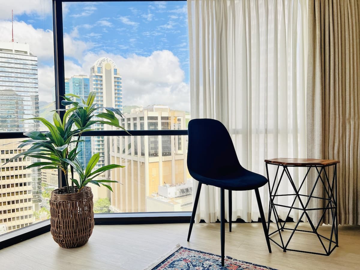 Urban Oasis: Chic & Cozy Stay at Town - Photo 1