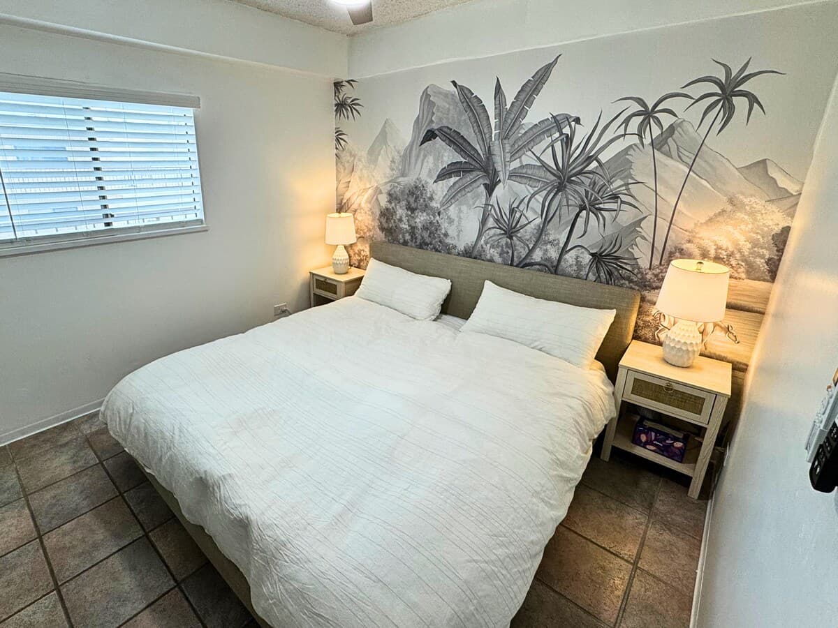 Top-Floor Kona Plaza Gem - Photo 1