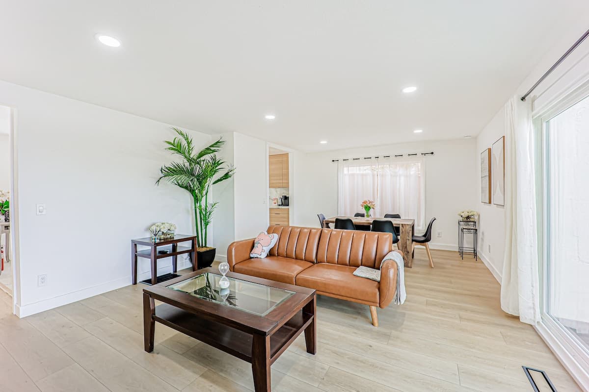 Modern 4BR with Spacious Deck in Hillsdale - Photo 1