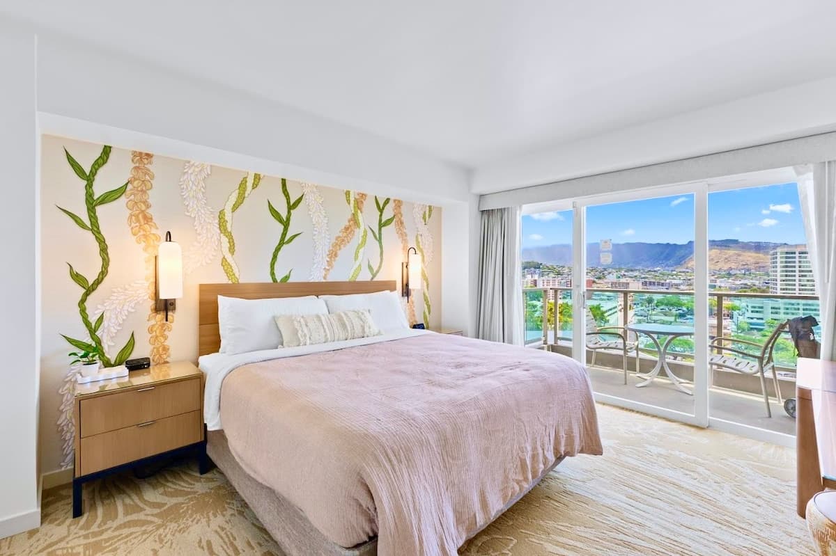 11FL-Upscale King Suite-Corner Unit-Ala Moana Hotel~ - Photo 1