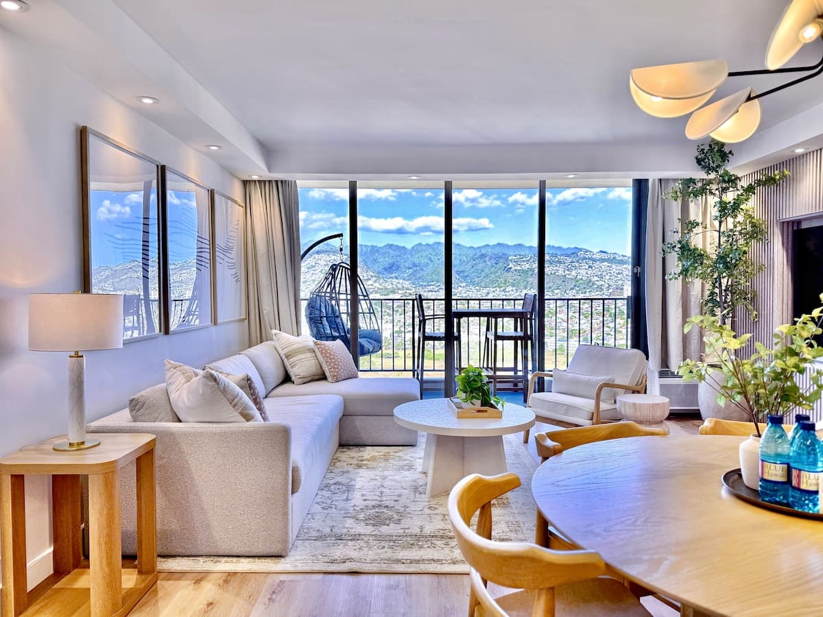 34FL-Upscale Mountain View 1BR-Waikiki w/Parking - Photo 2