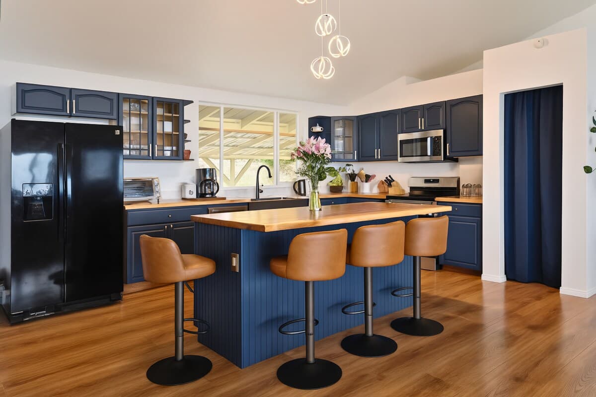 Home in Laupahoehoe · ★4.86 · 4 bedrooms · 7 beds · 4 private baths - Photo 5