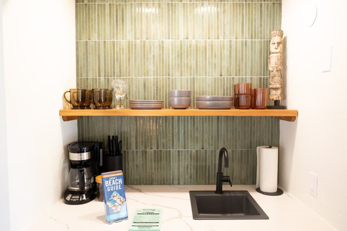 *NEW AC* Remodeled Studio w/ Kitchenette - Photo 4
