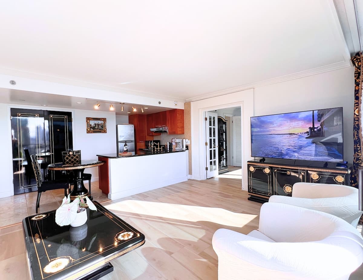 Condo in Honolulu · ★4.92 · 1 bedroom · 3 beds · 1 private bath - Photo 2