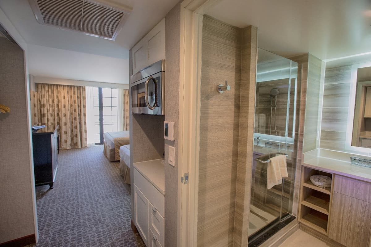 Hotel in Honolulu · ★4.33 · 1 bedroom · 2 beds · 1 private bath - Photo 5