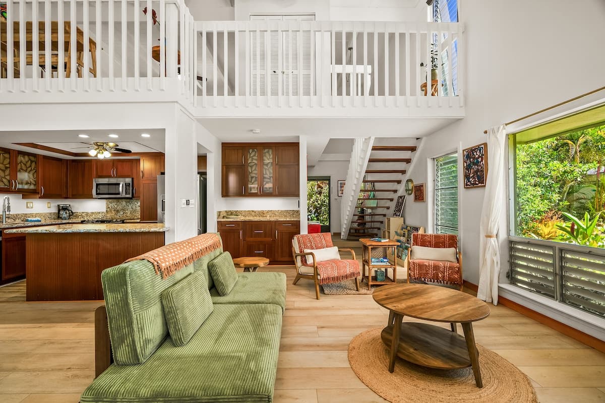 Sunny, Spacious 2BR w/Ocean View - Photo 5