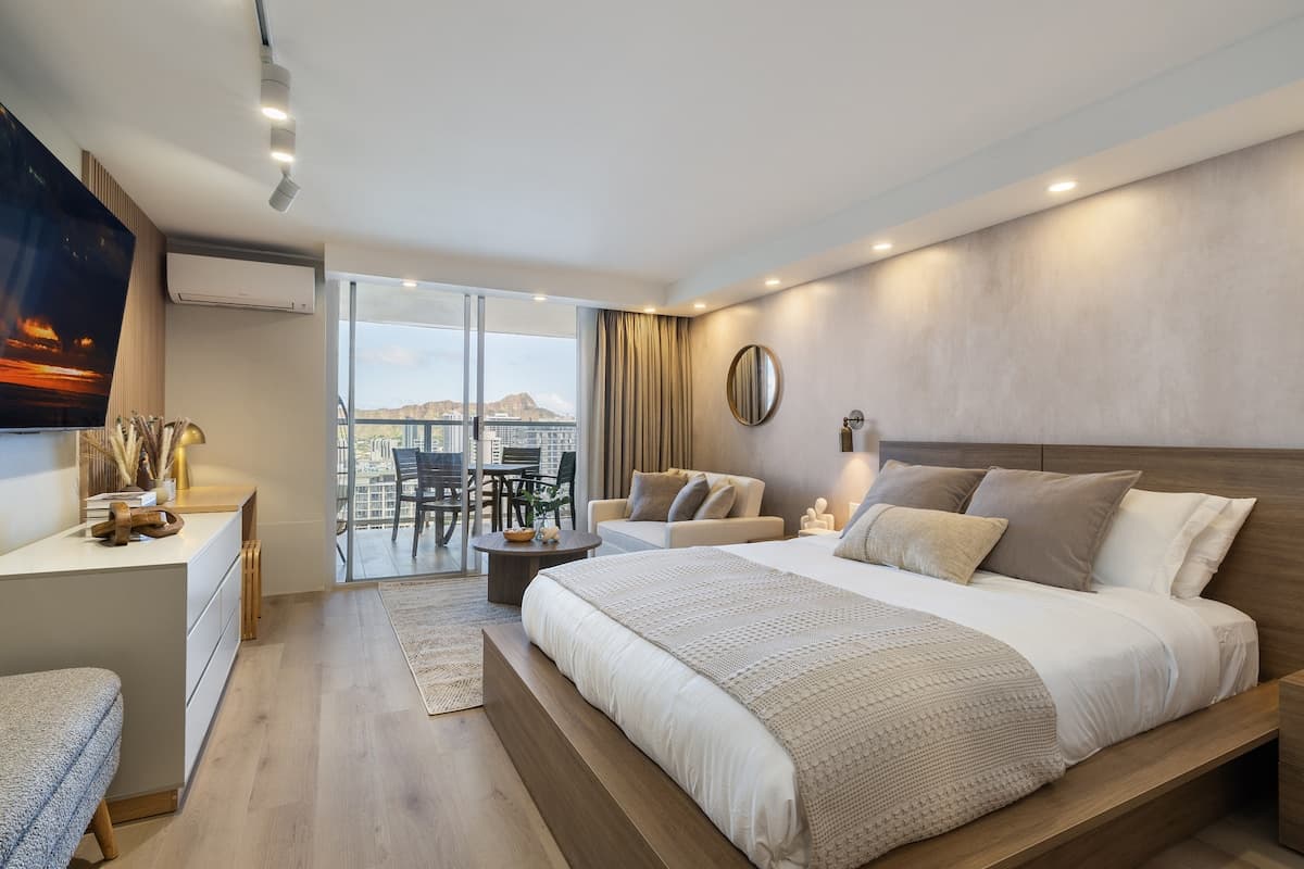 Waikiki Luxury Ocean Breeze Getaway 36F - Photo 1