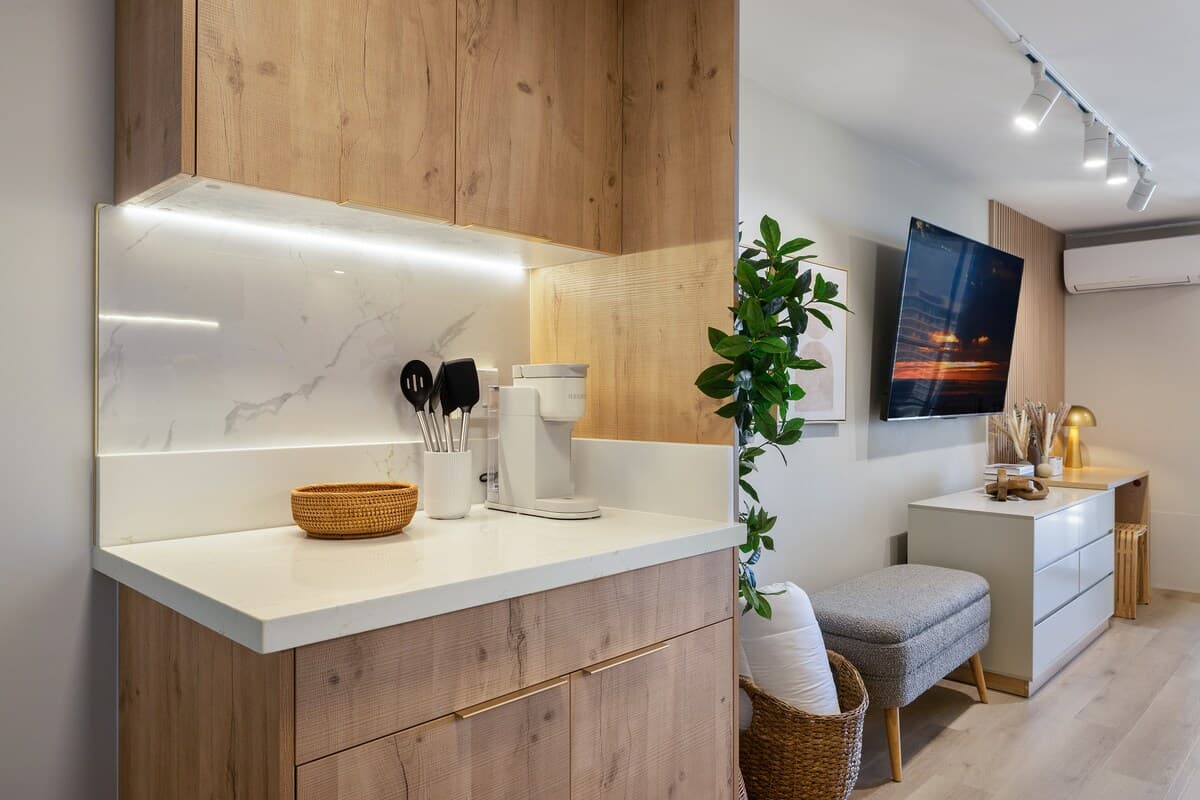 Waikiki Luxury Ocean Breeze Getaway 36F - Photo 4