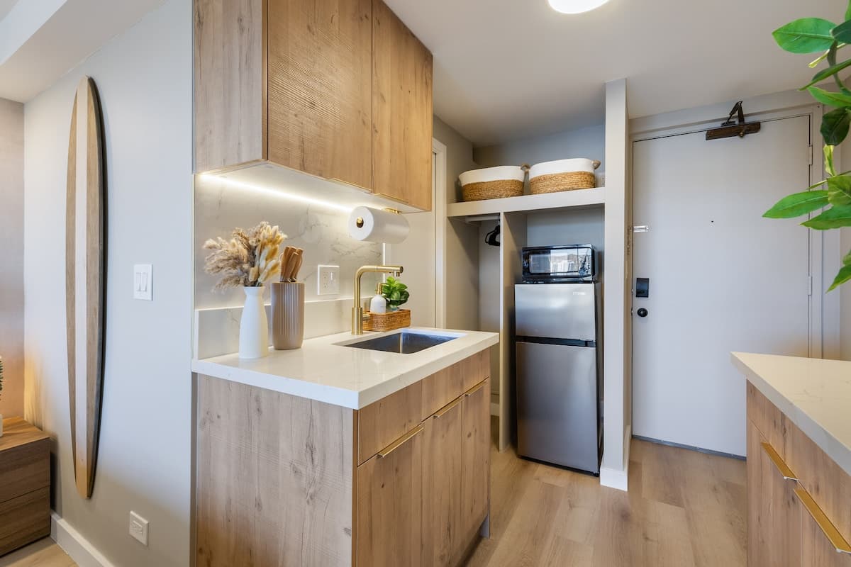 Waikiki Luxury Ocean Breeze Getaway 36F - Photo 2