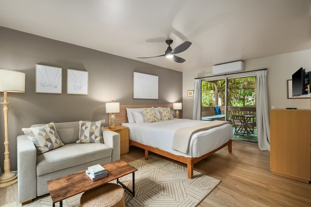 Luxury Princeville King Studio| AC, Lanai, Pool - Photo 1