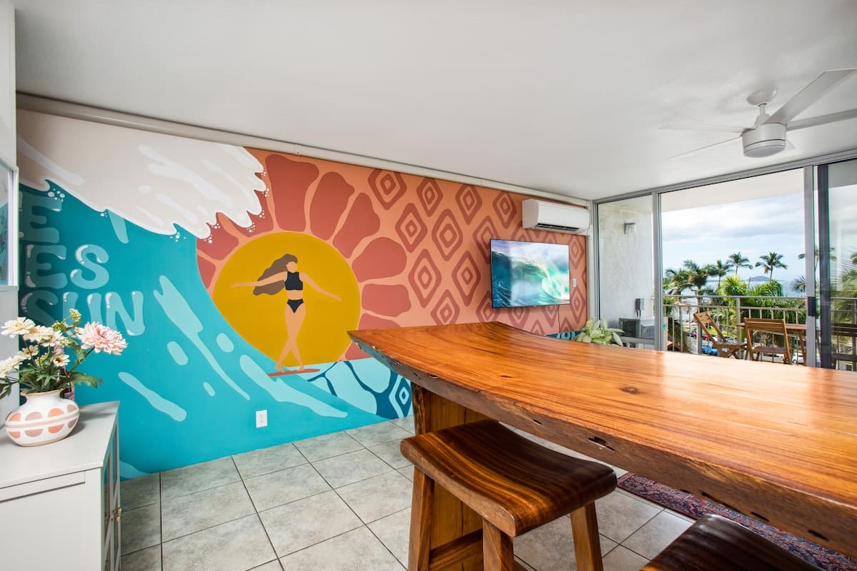 Aloha Vibes: Oceanfront View, Beach & Food Trucks - Photo 1