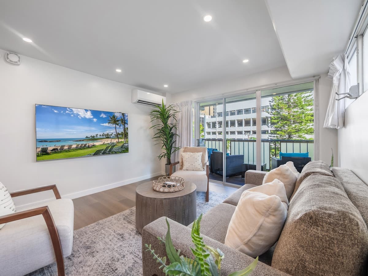 Walk to the Beach! Modern 3Bed, 2Bath AC, Parking - Photo 1