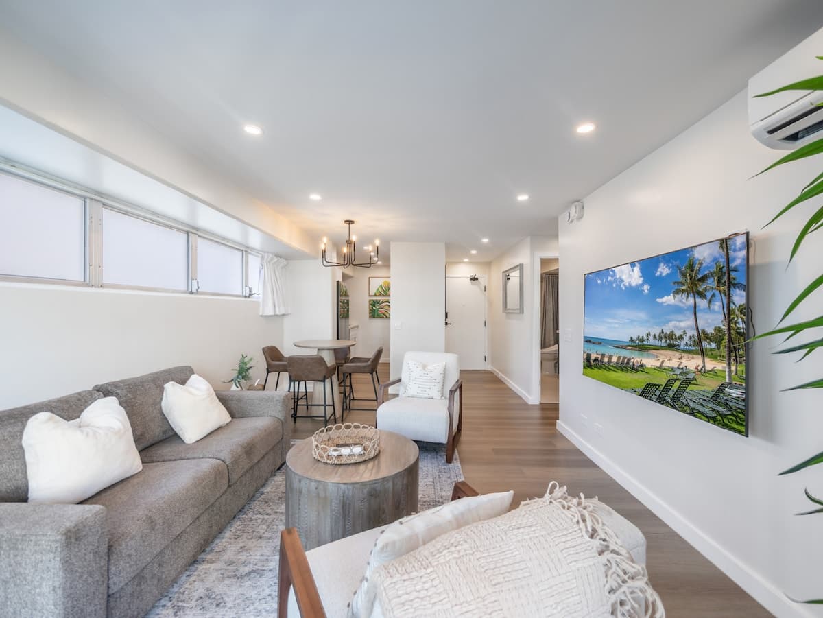 Walk to the Beach! Modern 3Bed, 2Bath AC, Parking - Photo 2