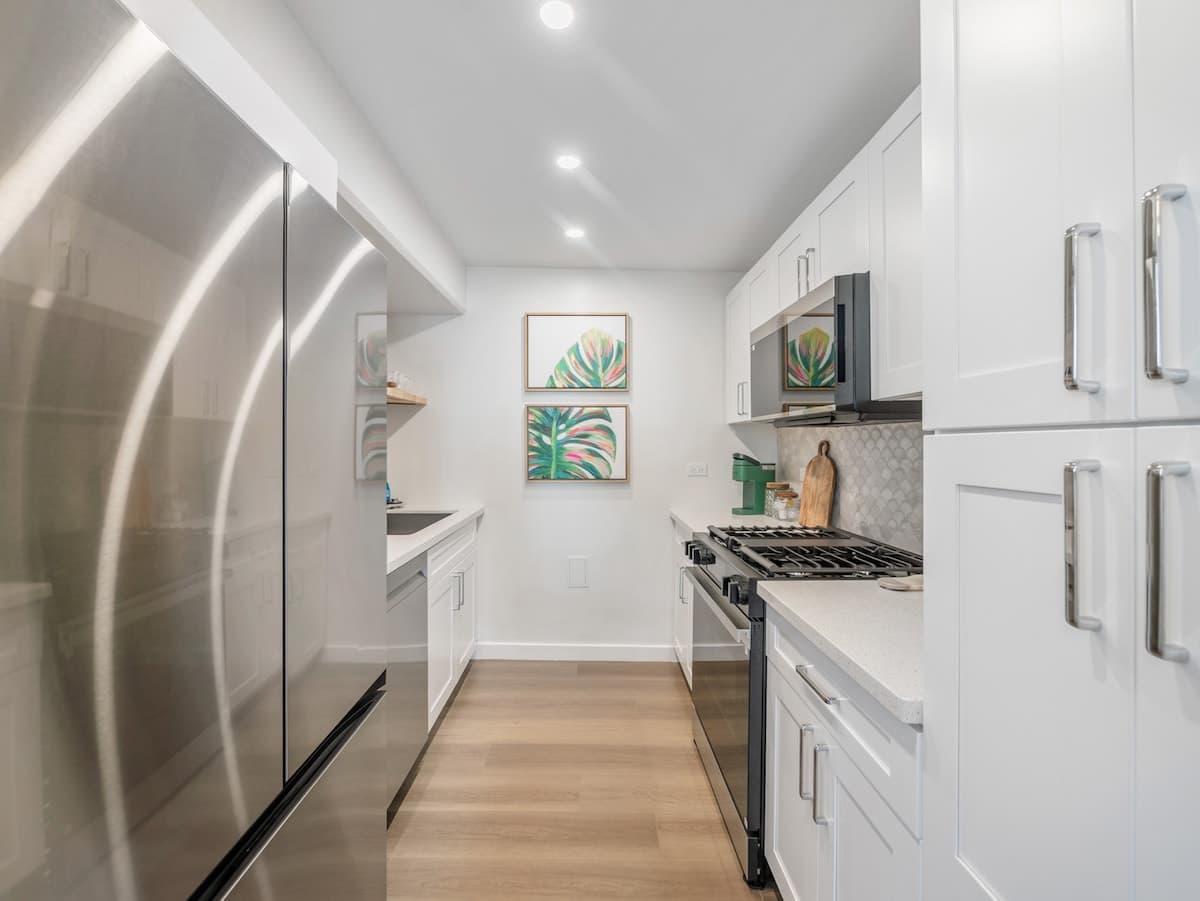 Walk to the Beach! Modern 3Bed, 2Bath AC, Parking - Photo 4