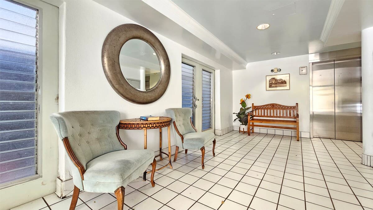 Waikiki King Studio near Beach at The Seashore - Photo 2