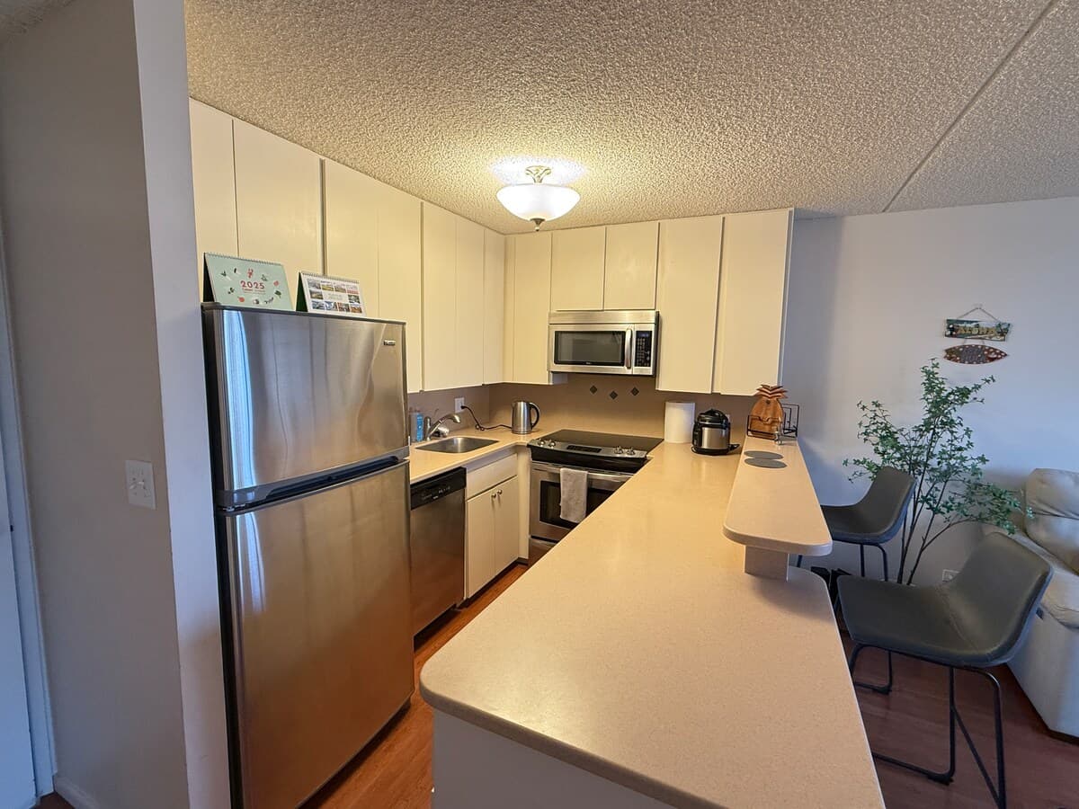 Waikiki Condo | Ocean View | Pool + Free Parking - Photo 4