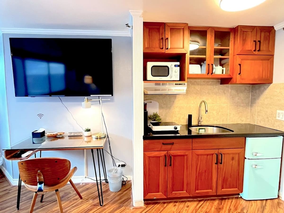 Condo in Honolulu · ★4.75 · 1 bedroom · 1 bed · 1 private bath - Photo 3