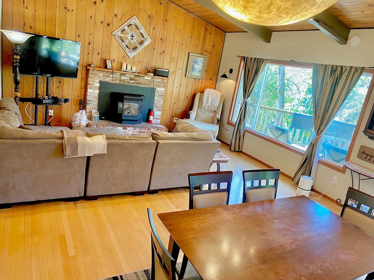 Oak Haven Hot Tub, Stars & Wine Country - Photo 2