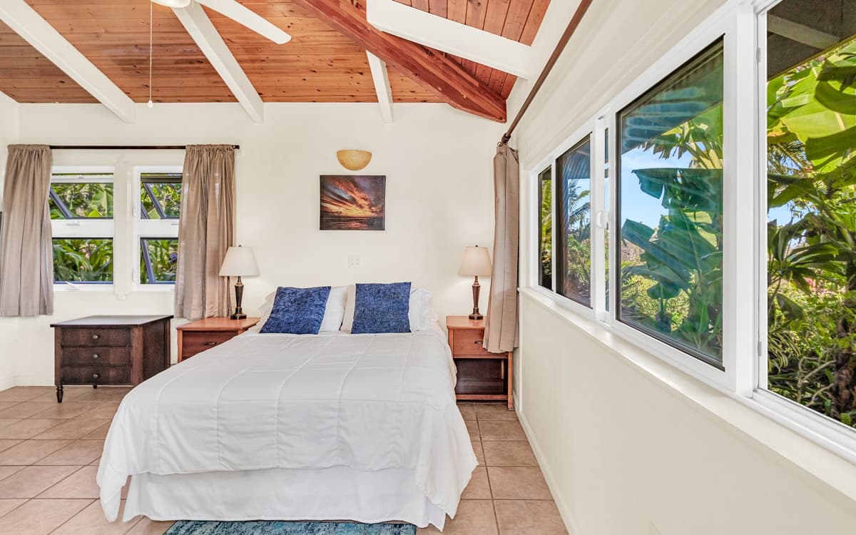 Villa in Pahoa · ★4.86 · 4 bedrooms · 6 beds · 2 private baths - Photo 3