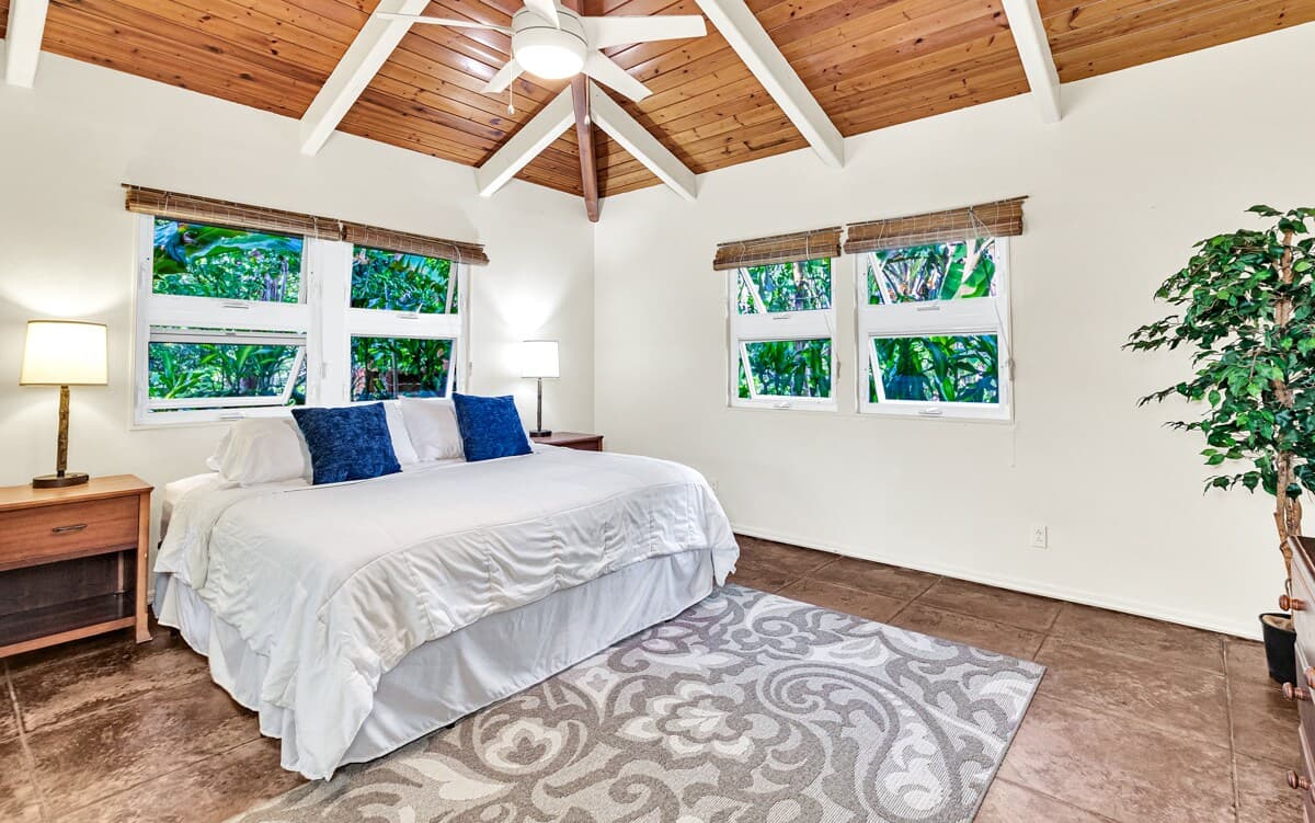 Villa in Pahoa · ★4.86 · 4 bedrooms · 6 beds · 2 private baths - Photo 2