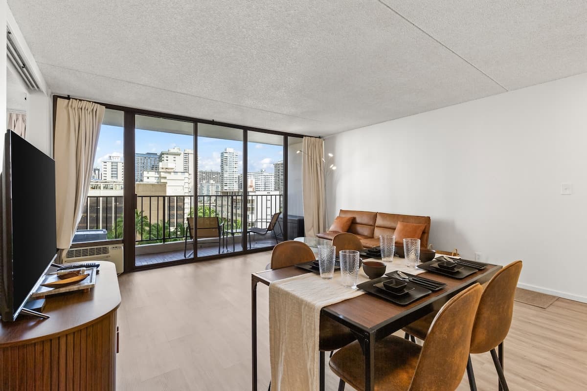 Condo in Honolulu · ★4.91 · 1 bedroom · 2 beds · 1 private bath - Photo 3