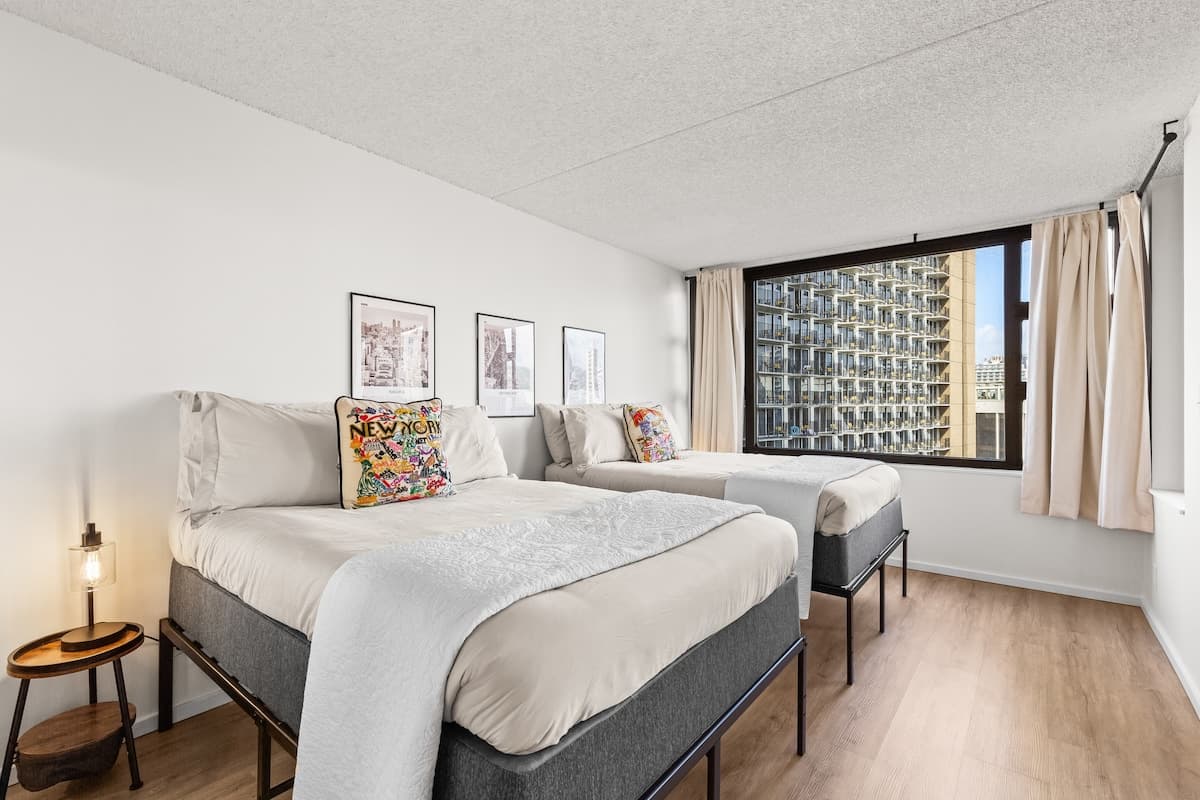 Condo in Honolulu · ★4.91 · 1 bedroom · 2 beds · 1 private bath - Photo 1
