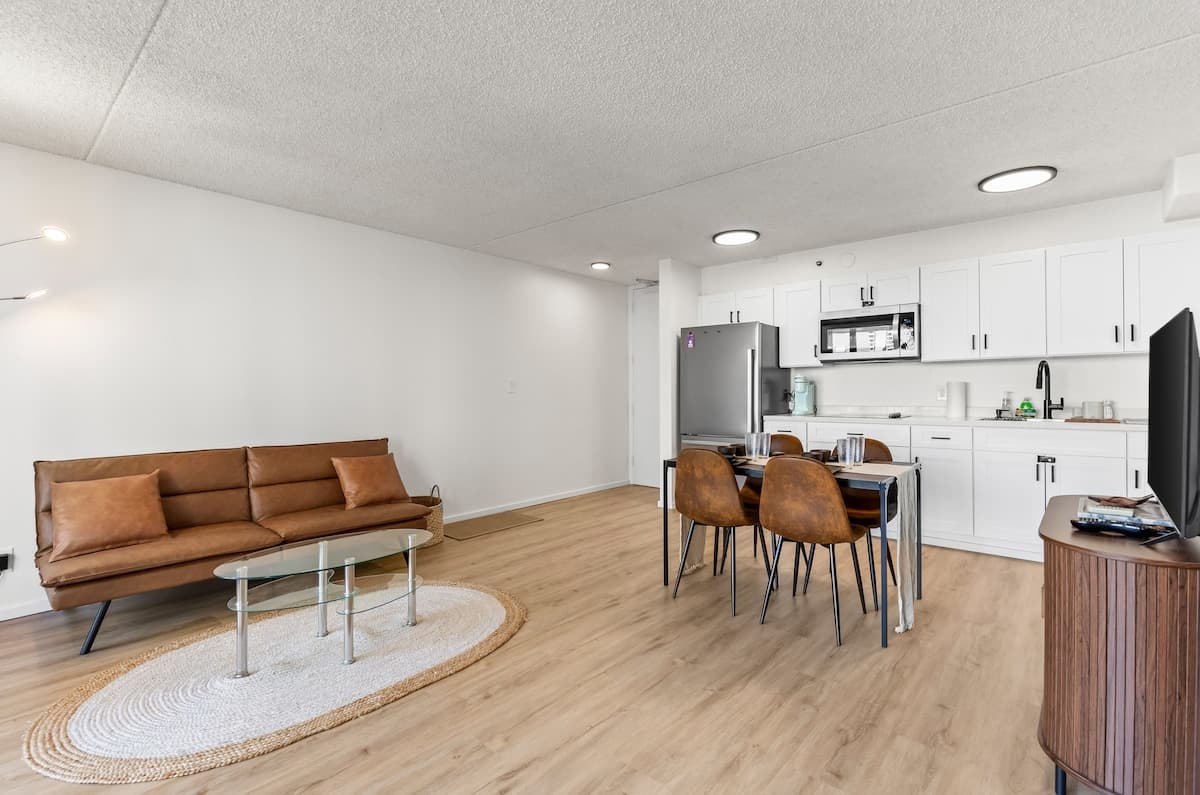 Condo in Honolulu · ★4.91 · 1 bedroom · 2 beds · 1 private bath - Photo 5