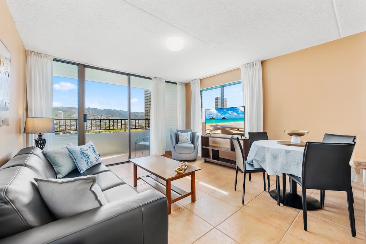 Ao + Parking + Views + Pool + Spacious + Balcony - Photo 1
