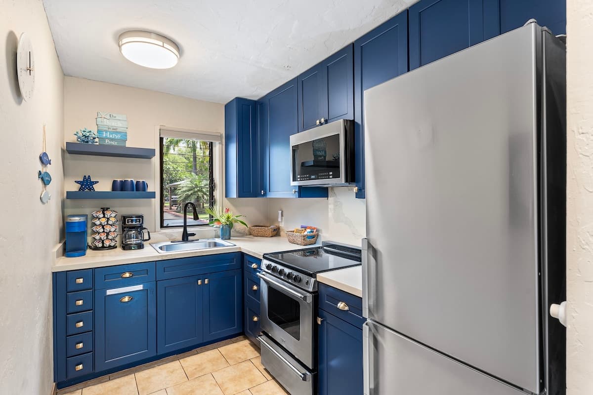 Lovely Oceanview Studio w/washer & dryer and A/C - Photo 3