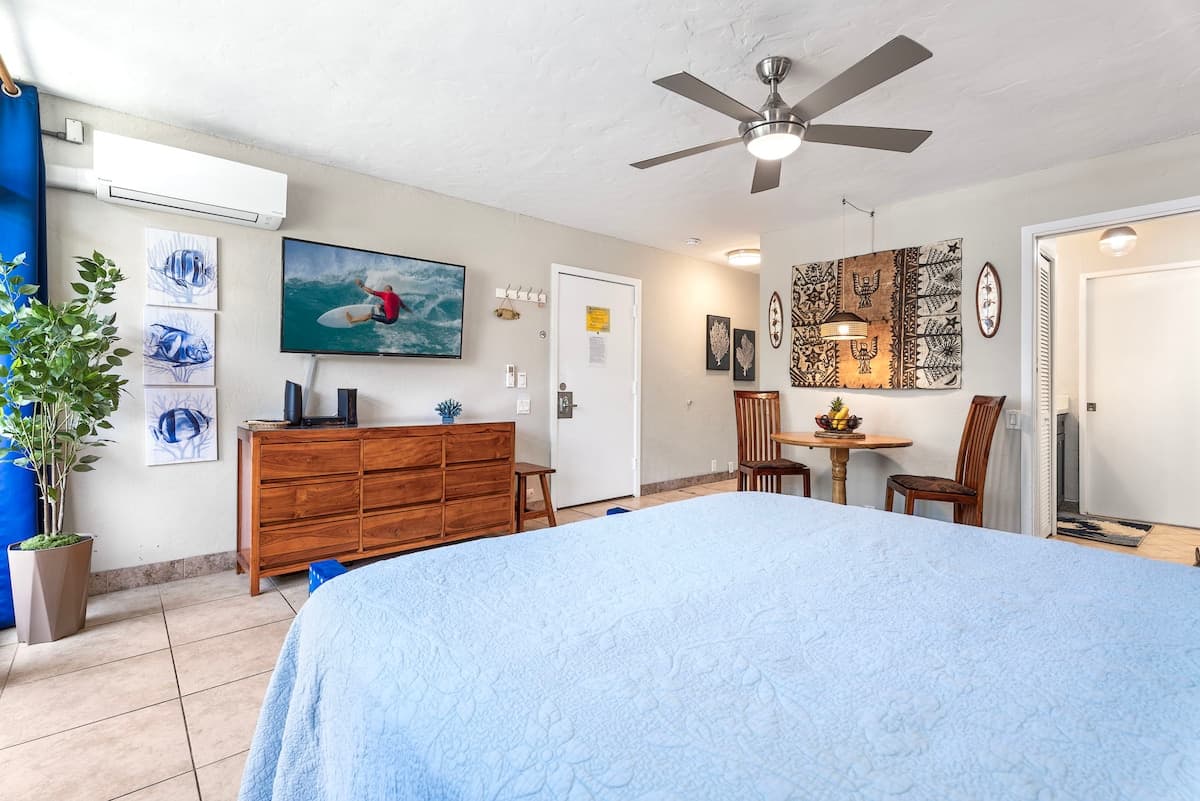 Lovely Oceanview Studio w/washer & dryer and A/C - Photo 1