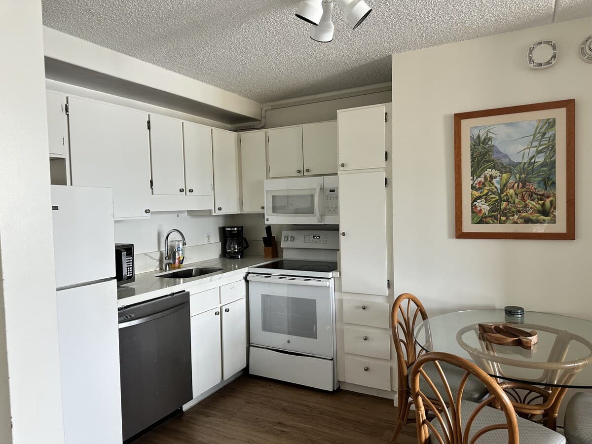 Hotel in Honolulu · ★4.09 · 1 bedroom · 2 beds · 1 private bath - Photo 5