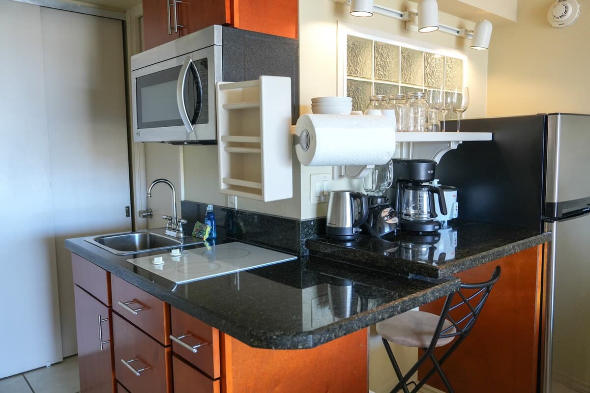 Condo in Honolulu · ★5.0 · Studio · 1 bed · 1 private bath - Photo 2