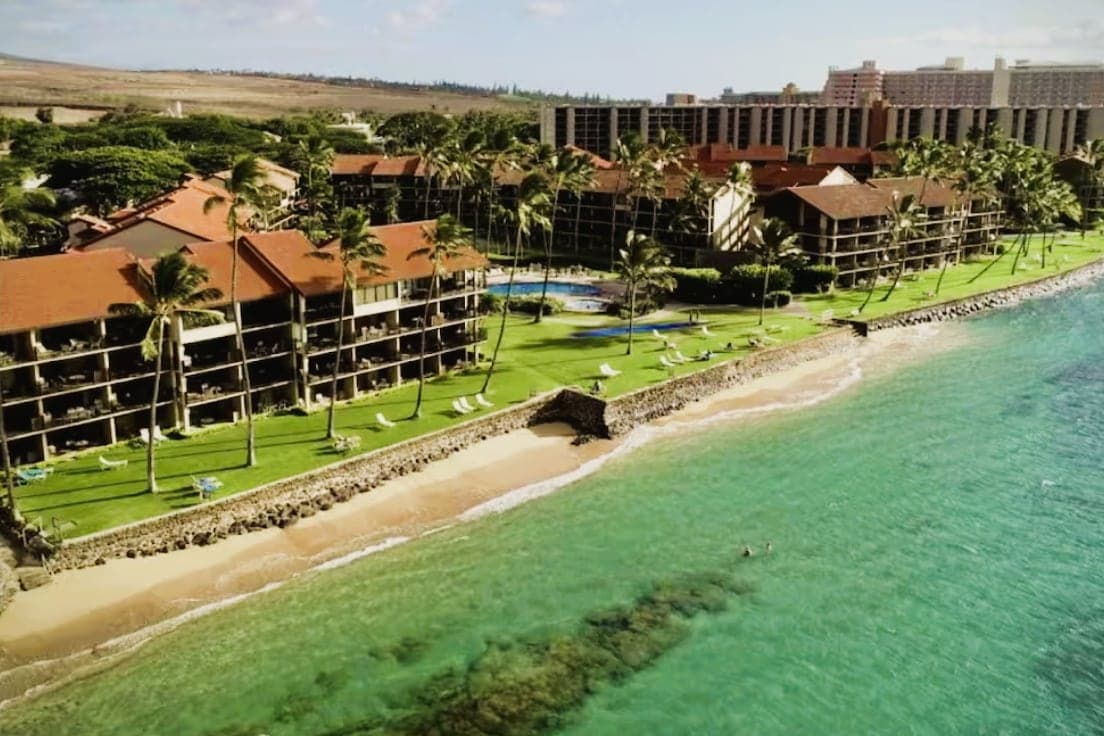 Condo in Lahaina · ★4.58 · 1 bedroom · 2 beds · 1 private bath - Photo 2