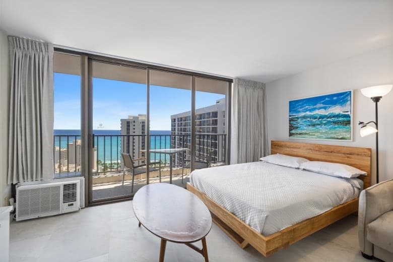 Condo in Honolulu · ★4.81 · 1 bedroom · 3 beds · 1 private bath - Photo 2