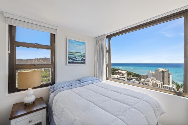 Condo in Honolulu · ★4.81 · 1 bedroom · 3 beds · 1 private bath - Photo 1