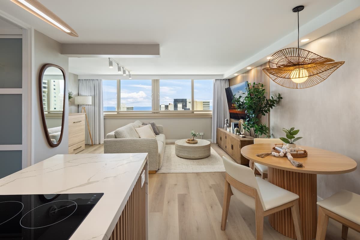 Waikiki Ocean Luxe Retreat | High-Floor Views - Photo 1