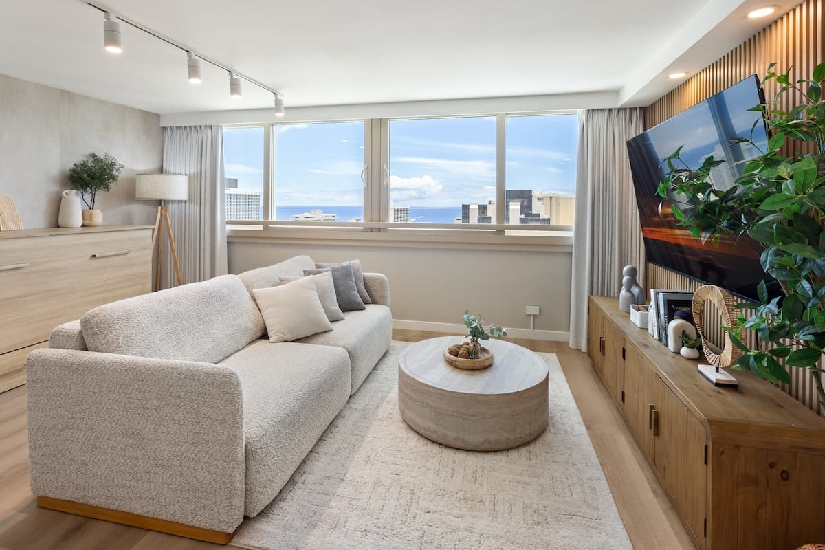Waikiki Ocean Luxe Retreat | High-Floor Views - Photo 3