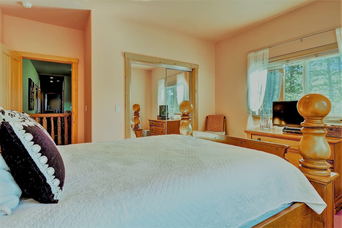 5BR Mountain Retreat with Hot Tub & Fenced Yard - Photo 4
