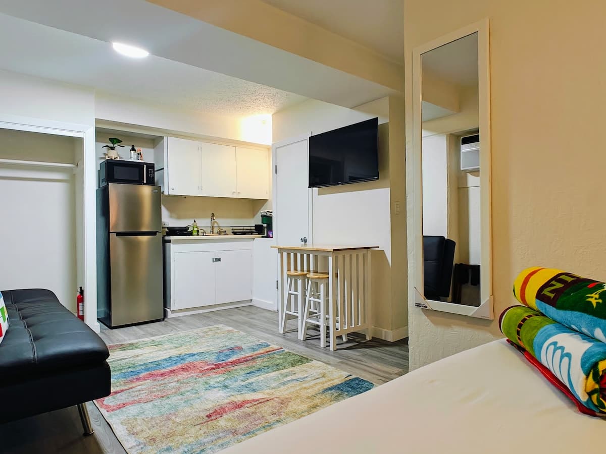 2412 PE St 101 Queen bed & Remote WFH Office Space - Photo 4
