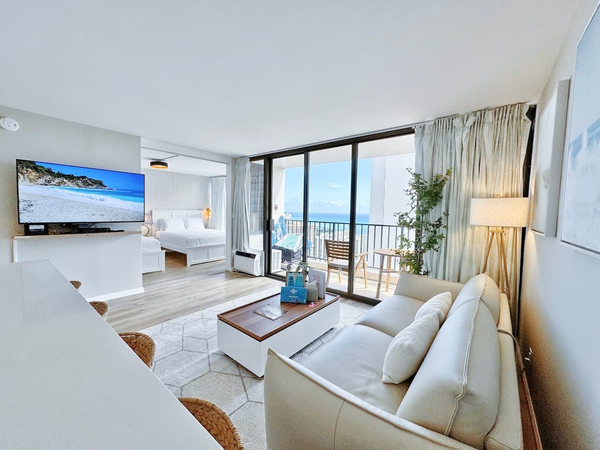 30FL-Upscale Chic Ocean View 1BR w/Free Parking! - Photo 3